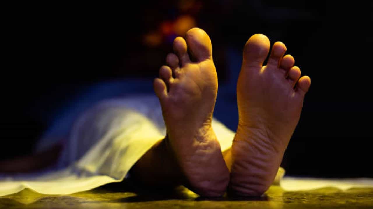 Shocking News: ಪತಿಯನ್ನು ಕೊಂದು ಬಾತ್ ರೂಂನಲ್ಲಿ ಶವ ಹೂತಿಟ್ಟ ಹೆಂಡತಿ; ಕೊಲೆಯ ರಹಸ್ಯ ಬಯಲಾಗಿದ್ದು ಹೇಗೆ? Shocking News: ಪತಿಯನ್ನು ಕೊಂದು ಬಾತ್ ರೂಂನಲ್ಲಿ ಶವ ಹೂತಿಟ್ಟ ಹೆಂಡತಿ; ಕೊಲೆಯ ರಹಸ್ಯ ಬಯಲಾಗಿದ್ದು ಹೇಗೆ?