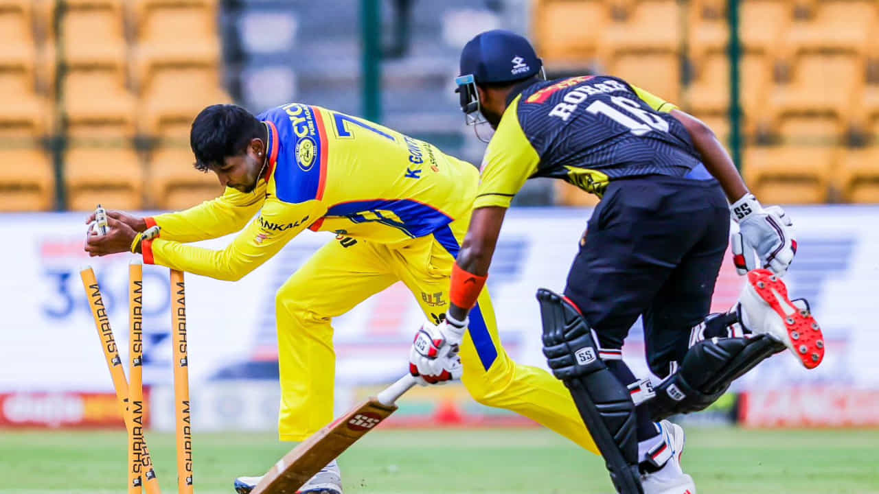 Maharaja Trophy 2024: ಸತತ 6ನೇ ಸೋಲಿಗೆ ಕೊರಳೊಡ್ಡಿದ ಶಿವಮೊಗ್ಗ; ಕರುಣ್ ಪಡೆಗೆ ಹ್ಯಾಟ್ರಿಕ್ ಗೆಲುವು Maharaja Trophy 2024: ಸತತ 6ನೇ ಸೋಲಿಗೆ ಕೊರಳೊಡ್ಡಿದ ಶಿವಮೊಗ್ಗ; ಕರುಣ್ ಪಡೆಗೆ ಹ್ಯಾಟ್ರಿಕ್ ಗೆಲುವು