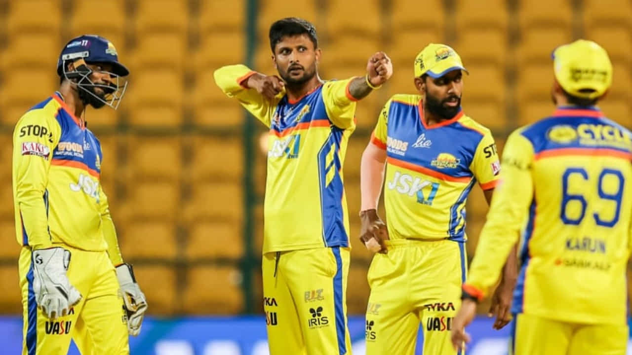 Maharaja Trophy 2024: ರಣರೋಚಕ ಪಂದ್ಯದಲ್ಲಿ ಹಾಲಿ ಚಾಂಪಿಯನ್ ಹುಬ್ಬಳ್ಳಿ ಮಣಿಸಿ ಫೈನಲ್ಗೇರಿದ ಮೈಸೂರು Maharaja Trophy 2024: ರಣರೋಚಕ ಪಂದ್ಯದಲ್ಲಿ ಹಾಲಿ ಚಾಂಪಿಯನ್ ಹುಬ್ಬಳ್ಳಿ ಮಣಿಸಿ ಫೈನಲ್ಗೇರಿದ ಮೈಸೂರು