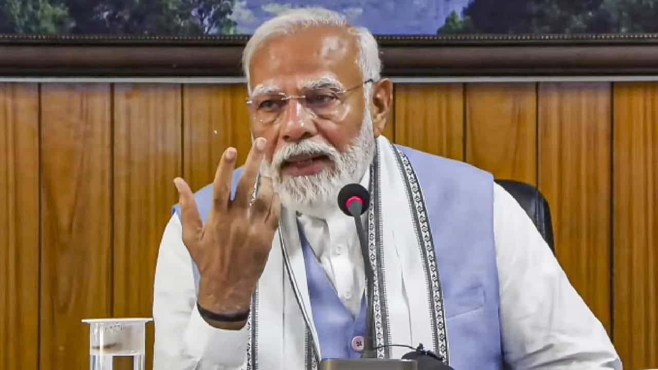 ಕೃಷಿ ಉತ್ಪಾದನೆಯನ್ನು ಹೆಚ್ಚಿಸಲು ಪ್ರಧಾನಿ ಮೋದಿಯಿಂದ 109 ಹವಾಮಾನ ನಿರೋಧಕ ಬೀಜ ಪ್ರಭೇದಗಳ ಬಿಡುಗಡೆ ಕೃಷಿ ಉತ್ಪಾದನೆಯನ್ನು ಹೆಚ್ಚಿಸಲು ಪ್ರಧಾನಿ ಮೋದಿಯಿಂದ 109 ಹವಾಮಾನ ನಿರೋಧಕ ಬೀಜ ಪ್ರಭೇದಗಳ ಬಿಡುಗಡೆ