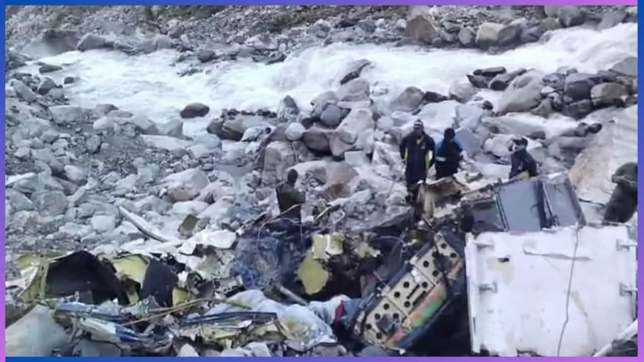 Kedarnath helicopter crash: ಕೇದಾರನಾಥದಲ್ಲಿ MI-17 ಹೆಲಿಕಾಪ್ಟರ್ ಪತನ Kedarnath helicopter crash: ಕೇದಾರನಾಥದಲ್ಲಿ MI-17 ಹೆಲಿಕಾಪ್ಟರ್ ಪತನ