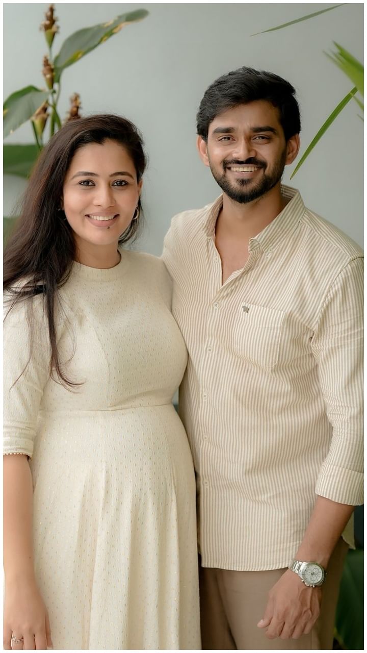ಚಂದನ್ ಗೌಡ ಅವರನ್ನು ನೇಹಾ ಮದುವೆ ಆಗಿದ್ದಾರೆ. ವಿವಾಹ ಆಗಿ ಈಗ ಸಿಹಿ ಸುದ್ದಿ ನೀಡಿದ್ದಾರೆ.