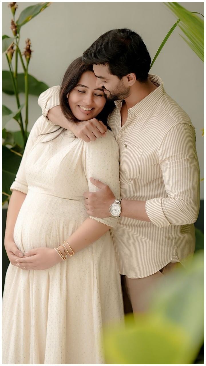 ನೇಹಾ ಗೌಡ ಅವರ ಬೇಬಿ ಬಂಪ್ ಫೋಟೋ ಗಮನ ಸೆಳೆದಿದೆ. ಫೋಟೋಗೆ ಲೈಕ್ಸ್ ಸಿಕ್ಕಿದೆ.