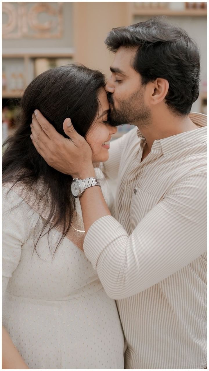 ನೇಹಾ ಗೌಡ ಅವರು ಪತಿ ಜೊತೆಯ ಹೊಸ ಫೋಟೋಗಳನ್ನು ಹಂಚಿಕೊಂಡು ಗಮನ ಸೆಳೆದಿದ್ದಾರೆ.