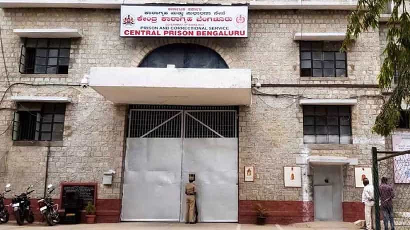 ಪರಪ್ಪನ ಅಗ್ರಹಾರ ಜೈಲಿನಲ್ಲಿ ದುಡ್ಡಿದ್ದವರದ್ದೇ ದುನಿಯಾ: ಬಿಸಿ ನೀರು, ಎಣ್ಣೆ, ಸಿಗರೇಟು, ಊಟಕ್ಕೆ ಒಂದೊಂದು ರೇಟ್
