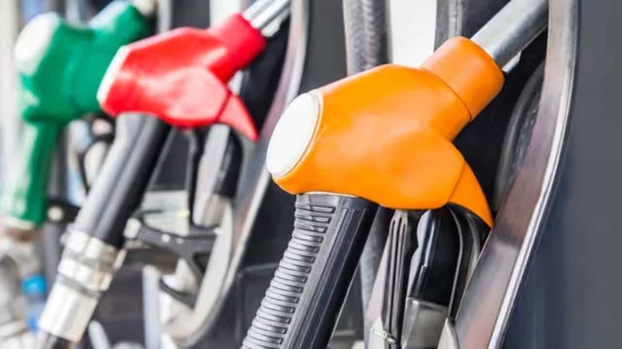 Petrol Diesel Price on August 15: ಜಾಗತಿಕ ಮಾರುಕಟ್ಟೆಯಲ್ಲಿ ಕಚ್ಚಾತೈಲ ಬೆಲೆ ಮತ್ತಷ್ಟು ಹೆಚ್ಚಳ Petrol Diesel Price on August 15: ಜಾಗತಿಕ ಮಾರುಕಟ್ಟೆಯಲ್ಲಿ ಕಚ್ಚಾತೈಲ ಬೆಲೆ ಮತ್ತಷ್ಟು ಹೆಚ್ಚಳ