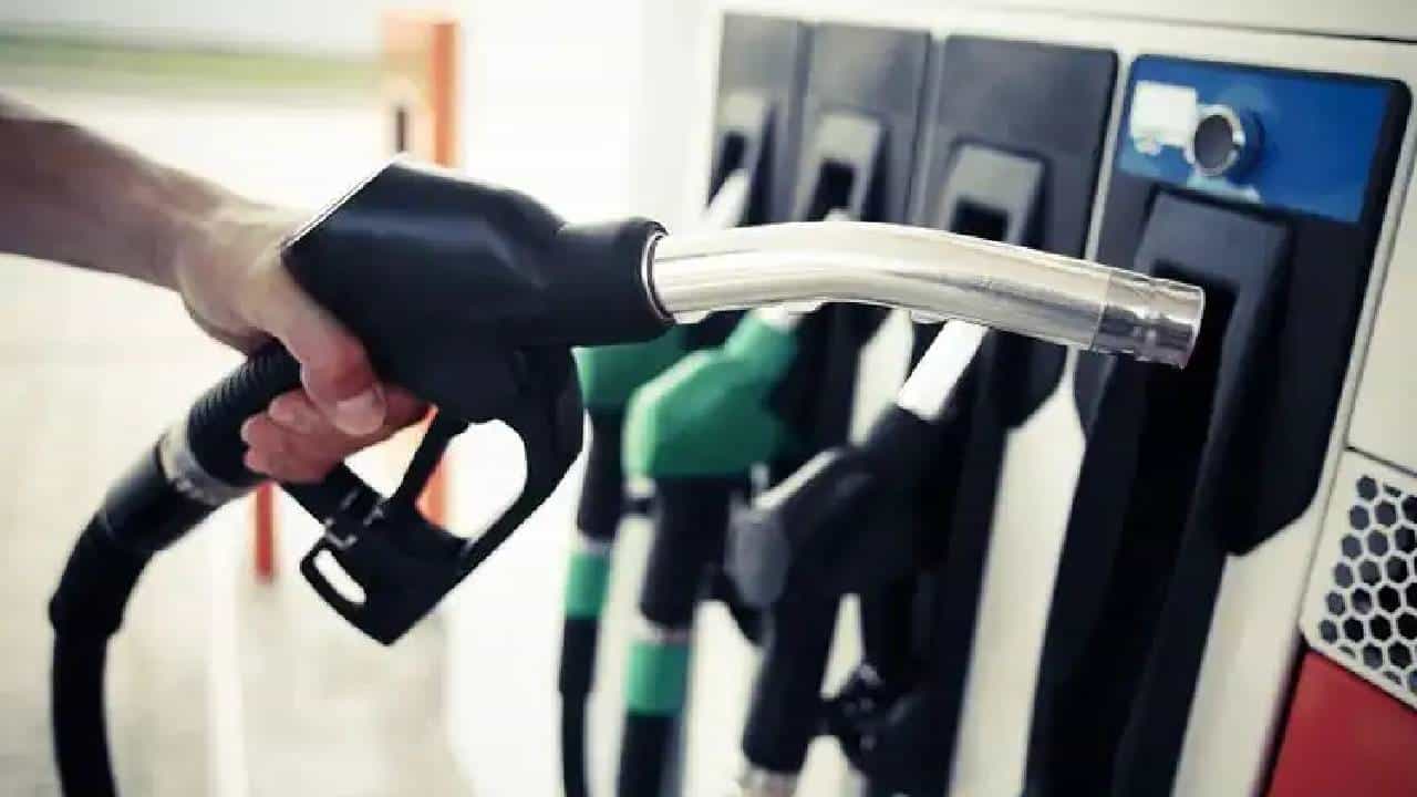 Petrol Diesel Price on August 19: ಉತ್ತರ ಪ್ರದೇಶದಲ್ಲಿ ಪೆಟ್ರೋಲ್, ಡೀಸೆಲ್ ಬೆಲೆ ಕೊಂಚ ಏರಿಕೆ Petrol Diesel Price on August 19: ಉತ್ತರ ಪ್ರದೇಶದಲ್ಲಿ ಪೆಟ್ರೋಲ್, ಡೀಸೆಲ್ ಬೆಲೆ ಕೊಂಚ ಏರಿಕೆ