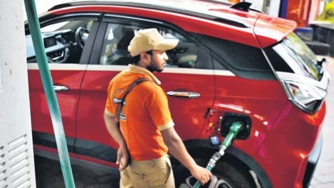 Petrol Diesel Price on August 21: ಕಚ್ಚಾತೈಲ ಬೆಲೆ ಇಳಿಕೆ, ಸ್ಥಿರತೆ ಕಾಯ್ದುಕೊಂಡ ಇಂಧನ ದರ