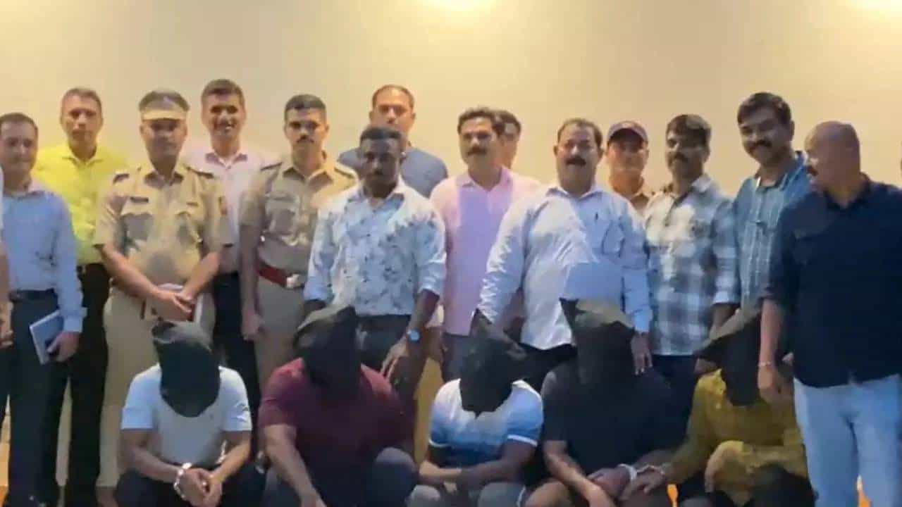 ಮುಂಬೈ: ಇಬ್ಬರು ಉದ್ಯಮಿಗಳ ಹತ್ಯೆ: ಸುಪಾರಿ ಕೊಟ್ಟವನೂ ಕೊಲೆಯಾಗಿದ್ದು ಹೇಗೆ? ಮುಂಬೈ: ಇಬ್ಬರು ಉದ್ಯಮಿಗಳ ಹತ್ಯೆ: ಸುಪಾರಿ ಕೊಟ್ಟವನೂ ಕೊಲೆಯಾಗಿದ್ದು ಹೇಗೆ?