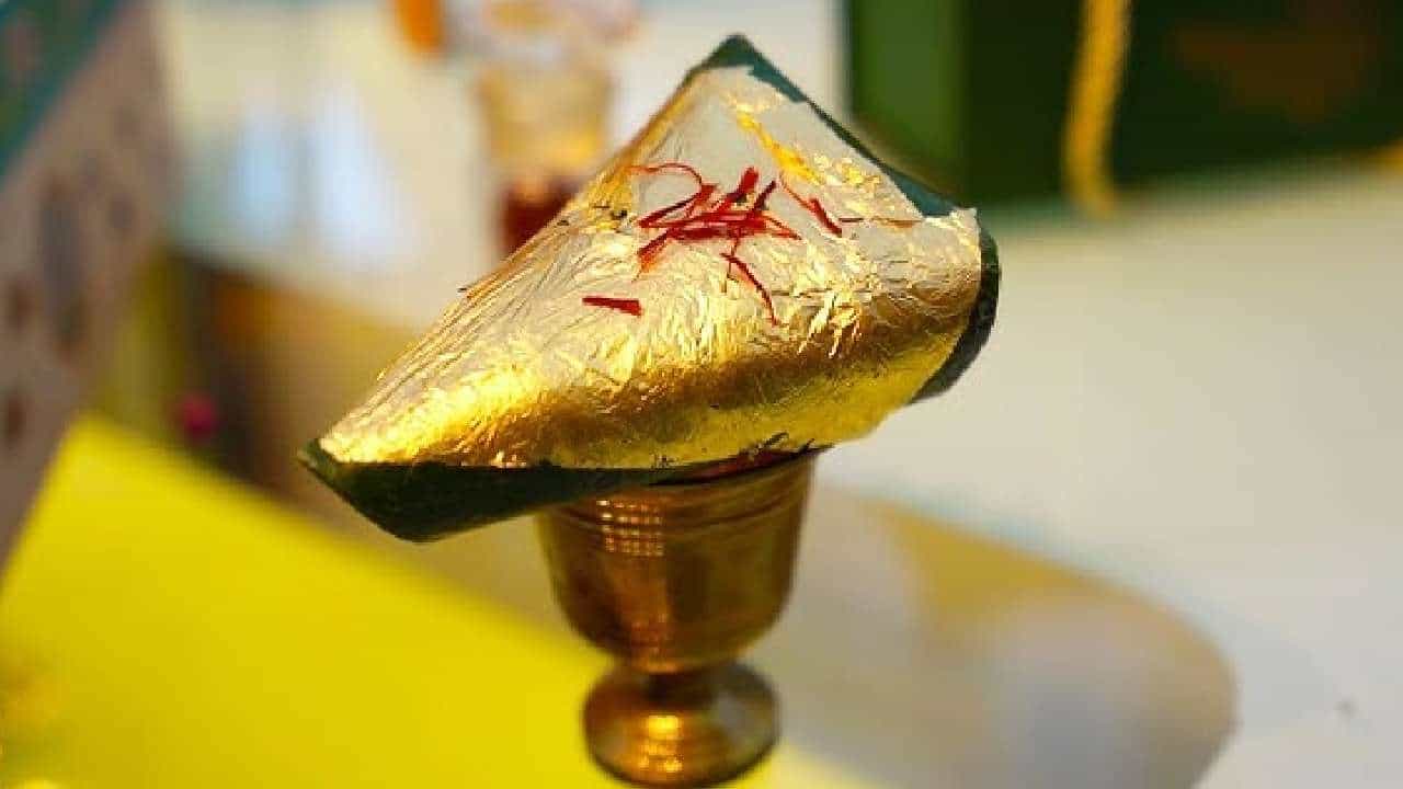 Gold Paan : ಈ ಪಾನ್ ಬೀಡಾದ ಬೆಲೆ ಬರೋಬ್ಬರಿ 1 ಲಕ್ಷ ರೂ.; ಏನಿದರ ವಿಶೇಷತೆ? Gold Paan : ಈ ಪಾನ್ ಬೀಡಾದ ಬೆಲೆ ಬರೋಬ್ಬರಿ 1 ಲಕ್ಷ ರೂ.; ಏನಿದರ ವಿಶೇಷತೆ?