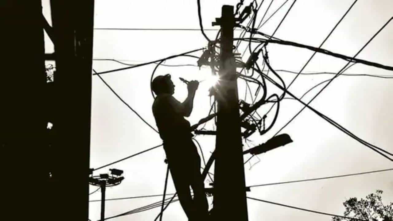 Power Cut: ಬೆಂಗಳೂರಿನ ಬಹುತೇಕ ಕಡೆ ಇಂದು ಸಂಜೆವರೆಗೂ ಪವರ್ ಕಟ್ Power Cut: ಬೆಂಗಳೂರಿನ ಬಹುತೇಕ ಕಡೆ ಇಂದು ಸಂಜೆವರೆಗೂ ಪವರ್ ಕಟ್