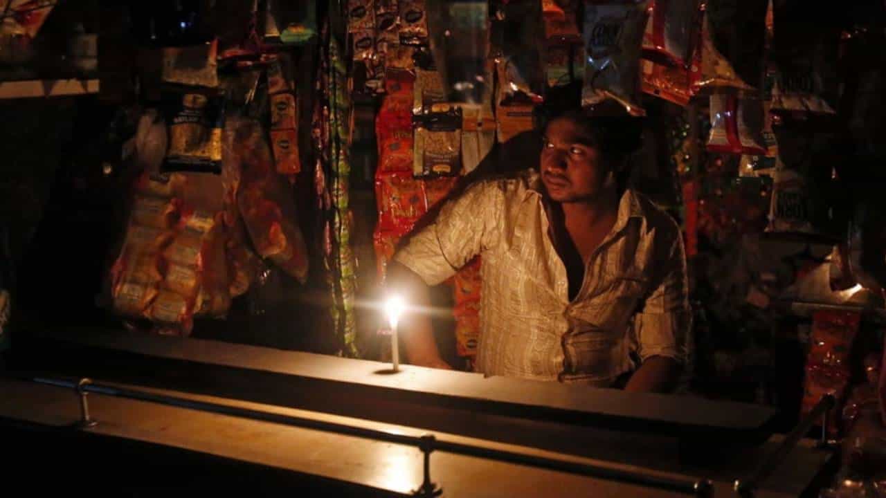 Power Cut: ಬೆಂಗಳೂರಿನ ಹಲವು ಬಡಾವಣೆಗಳಲ್ಲಿ ಇಂದು ವಿದ್ಯುತ್ ವ್ಯತ್ಯಯ Power Cut: ಬೆಂಗಳೂರಿನ ಹಲವು ಬಡಾವಣೆಗಳಲ್ಲಿ ಇಂದು ವಿದ್ಯುತ್ ವ್ಯತ್ಯಯ