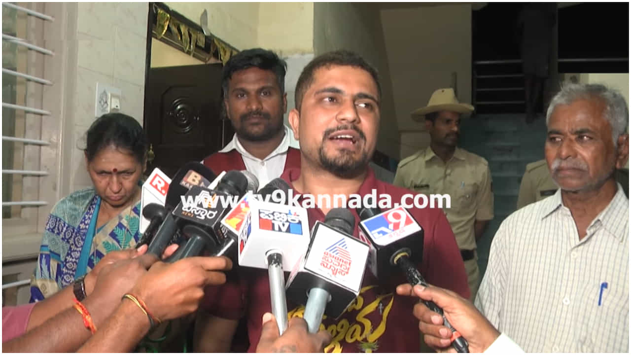 ‘ರೇಣುಕಾಸ್ವಾಮಿ ಕುಟುಂಬದ ಬಗ್ಗೆ ಹೇಳಿಕೆ ನೀಡುವಾಗ ಚೂರು ಯೋಚನೆ ಮಾಡಿ’: ಪ್ರಥಮ್ ‘ರೇಣುಕಾಸ್ವಾಮಿ ಕುಟುಂಬದ ಬಗ್ಗೆ ಹೇಳಿಕೆ ನೀಡುವಾಗ ಚೂರು ಯೋಚನೆ ಮಾಡಿ’: ಪ್ರಥಮ್