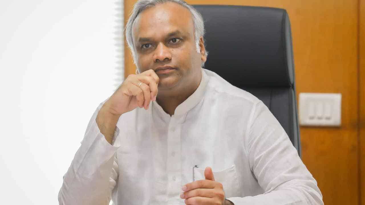 ತಮ್ಮ ಕುಟುಂಬದ ವಿರುದ್ಧ ಸಿಎ ಸೈಟ್ ಹಂಚಿಕೆ ಆರೋಪಕ್ಕೆ ಸ್ಪಷ್ಟನೆ ನೀಡಿದ ಪ್ರಿಯಾಂಕ್ ಖರ್ಗೆ ತಮ್ಮ ಕುಟುಂಬದ ವಿರುದ್ಧ ಸಿಎ ಸೈಟ್ ಹಂಚಿಕೆ ಆರೋಪಕ್ಕೆ ಸ್ಪಷ್ಟನೆ ನೀಡಿದ ಪ್ರಿಯಾಂಕ್ ಖರ್ಗೆ