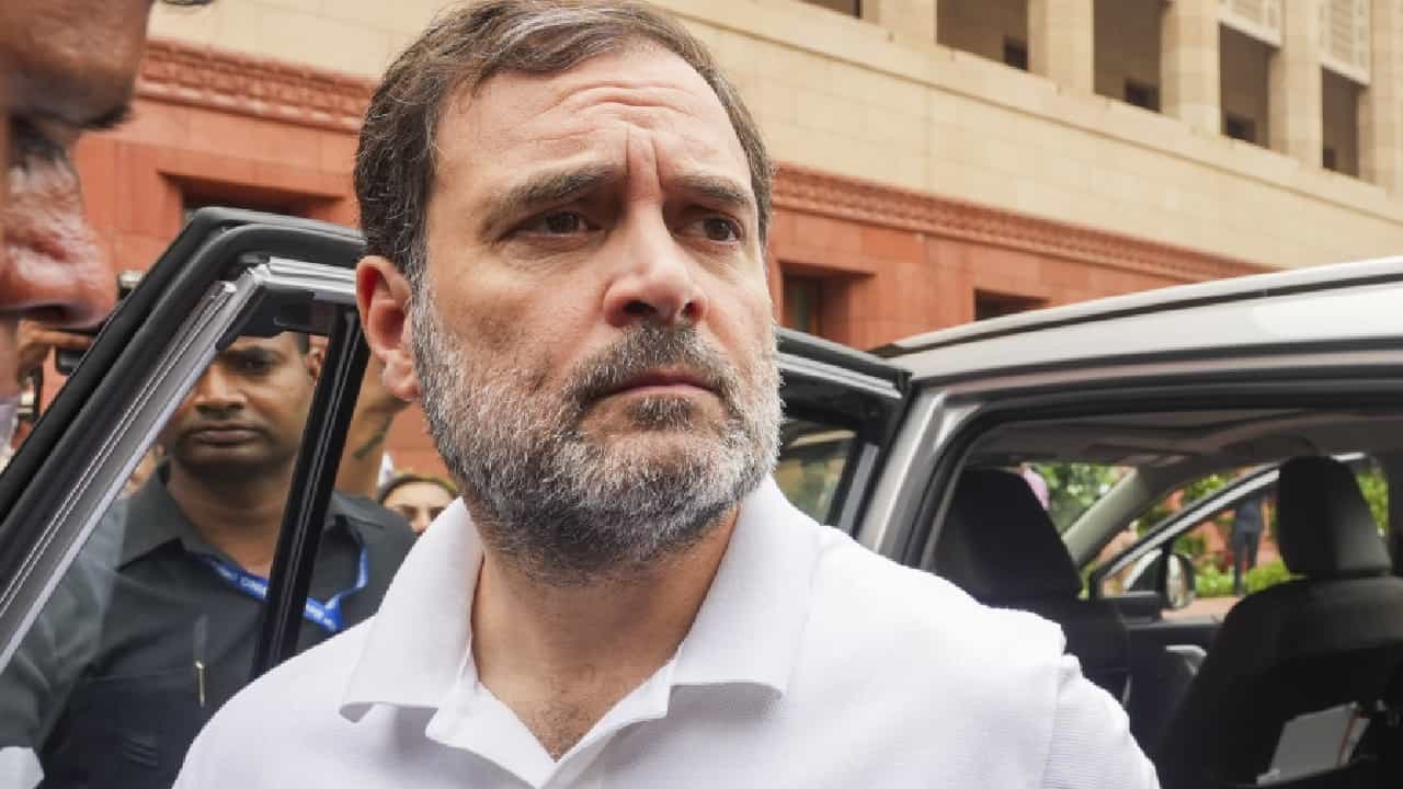 Rahul Gandhi: ಲೋಕಸಭೆಯ ಭಾಷಣದ ನಂತರ ಇಡಿ ದಾಳಿಗೆ ಕಾಯುತ್ತಿದ್ದೇನೆ; ಕೇಂದ್ರ ಸರ್ಕಾರದ ವಿರುದ್ಧ ರಾಹುಲ್ ಗಾಂಧಿ ವಾಗ್ದಾಳಿ Rahul Gandhi: ಲೋಕಸಭೆಯ ಭಾಷಣದ ನಂತರ ಇಡಿ ದಾಳಿಗೆ ಕಾಯುತ್ತಿದ್ದೇನೆ; ಕೇಂದ್ರ ಸರ್ಕಾರದ ವಿರುದ್ಧ ರಾಹುಲ್ ಗಾಂಧಿ ವಾಗ್ದಾಳಿ
