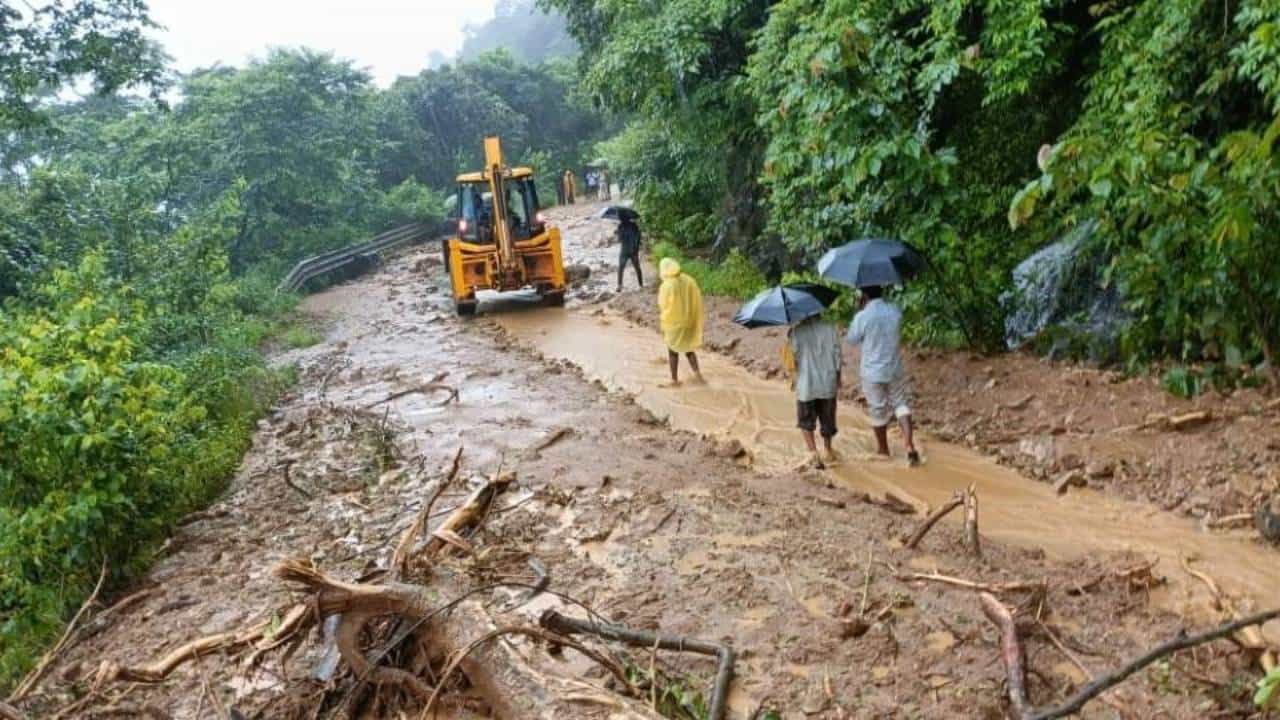Karnataka Rains: ಕರ್ನಾಟಕದಾದ್ಯಂತ ಆಗಸ್ಟ್ 6ರವರೆಗೆ ಭಾರಿ ಮಳೆ Karnataka Rains: ಕರ್ನಾಟಕದಾದ್ಯಂತ ಆಗಸ್ಟ್ 6ರವರೆಗೆ ಭಾರಿ ಮಳೆ
