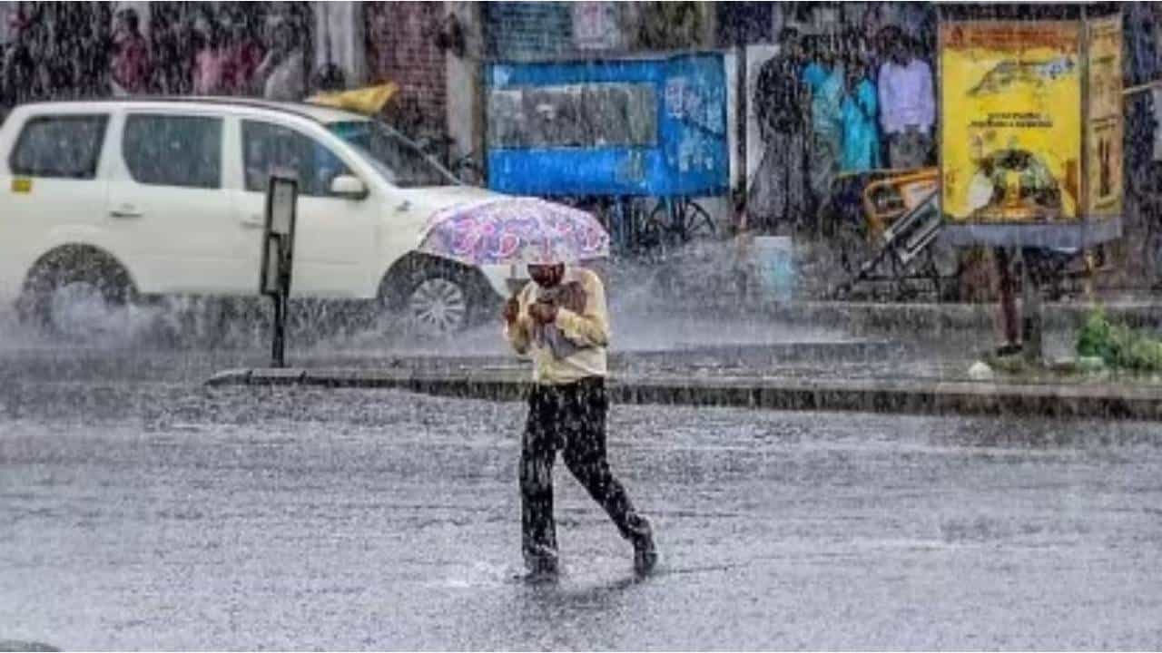 Karnataka Rains: ಬೆಂಗಳೂರು ಸೇರಿ ಕರ್ನಾಟಕದ ದಕ್ಷಿಣ ಒಳನಾಡಿನಲ್ಲಿ ಹೆಚ್ಚಲಿದೆ ಮಳೆಯ ಅಬ್ಬರ Karnataka Rains: ಬೆಂಗಳೂರು ಸೇರಿ ಕರ್ನಾಟಕದ ದಕ್ಷಿಣ ಒಳನಾಡಿನಲ್ಲಿ ಹೆಚ್ಚಲಿದೆ ಮಳೆಯ ಅಬ್ಬರ