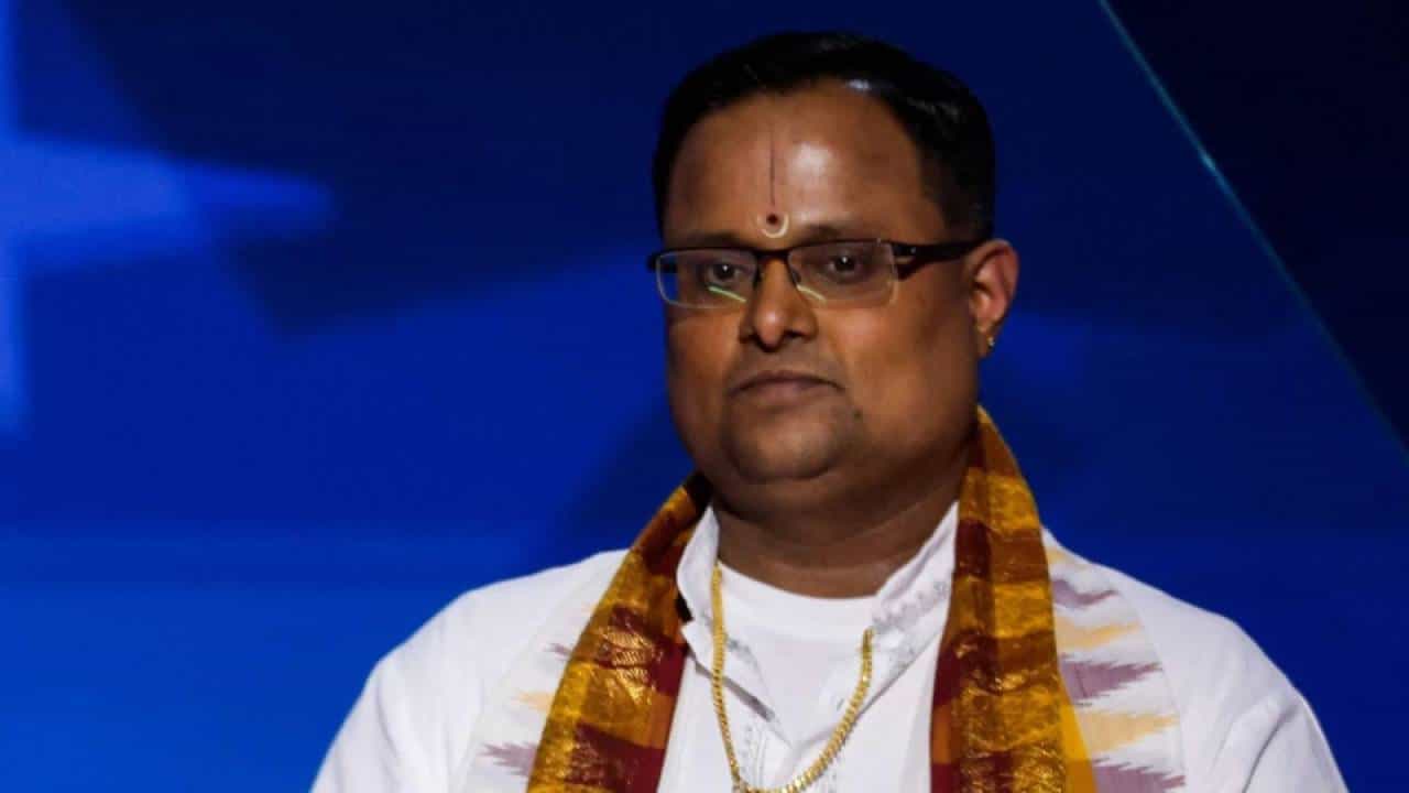 Rakesh Bhatt: ಅಮೆರಿಕದ ಡಿಎನ್ಸಿ ಸಮಾವೇಶದಲ್ಲಿ ಬೆಂಗಳೂರಿನ ಪಂಡಿತ ರಾಕೇಶ್ ಭಟ್ ಅವರಿಂದ ವೇದ ಮಂತ್ರ ಘೋಷ Rakesh Bhatt: ಅಮೆರಿಕದ ಡಿಎನ್ಸಿ ಸಮಾವೇಶದಲ್ಲಿ ಬೆಂಗಳೂರಿನ ಪಂಡಿತ ರಾಕೇಶ್ ಭಟ್ ಅವರಿಂದ ವೇದ ಮಂತ್ರ ಘೋಷ