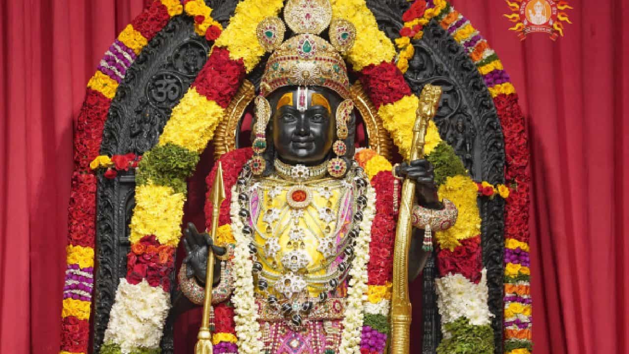 Viral News: ಅಯೋಧ್ಯೆಯ ರಾಮ ಮಂದಿರದ ದರ್ಶನಕ್ಕೆ ಚಪ್ಪಲಿ ಧರಿಸದೆ 11 ವರ್ಷ ಕಾದ ಭಕ್ತ Viral News: ಅಯೋಧ್ಯೆಯ ರಾಮ ಮಂದಿರದ ದರ್ಶನಕ್ಕೆ ಚಪ್ಪಲಿ ಧರಿಸದೆ 11 ವರ್ಷ ಕಾದ ಭಕ್ತ