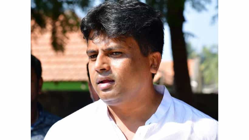 ಕಾಂಗ್ರೆಸ್ ಶಾಸಕರಿಗೆ ಬಿಜೆಪಿ ಆಫರ್ ಹೇಳಿಕೆ: ಕೈ ಶಾಸಕ ರವಿ ಗಣಿಗೆ ಸಂಕಷ್ಟ