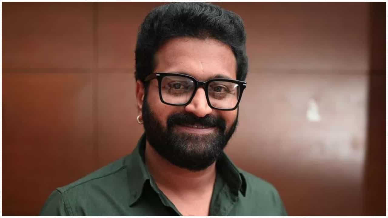 ರಿಷಬ್ ಶೆಟ್ಟಿ ಮೊದಲ ಹೆಸರೇನು? ನಾಮ ಬದಲಿಸಿಕೊಳ್ಳಲು ಕಾರಣವಾಯಿತು ಆ ಘಟನೆ ರಿಷಬ್ ಶೆಟ್ಟಿ ಮೊದಲ ಹೆಸರೇನು? ನಾಮ ಬದಲಿಸಿಕೊಳ್ಳಲು ಕಾರಣವಾಯಿತು ಆ ಘಟನೆ