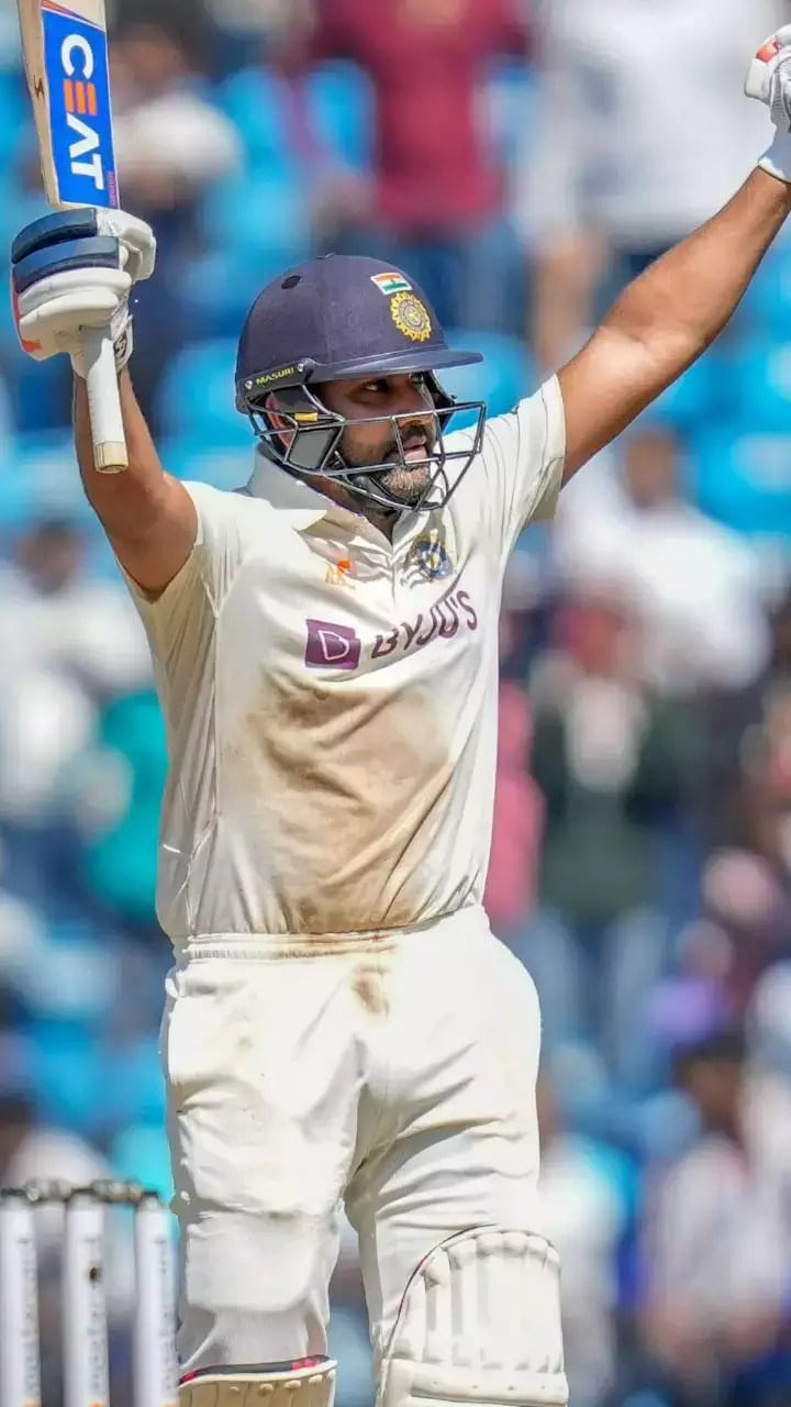 ಟೀಂ ಇಂಡಿಯಾ ನಾಯಕ ರೋಹಿತ್ ಶರ್ಮಾಗೆ ಈ ಟೆಸ್ಟ್ ಸರಣಿಯಲ್ಲಿ ಇತಿಹಾಸ ಸೃಷ್ಟಿಸುವ ಅವಕಾಶವಿದ್ದು, ಅವರು ಜೋ ರೂಟ್ ಮತ್ತು ರಾಹುಲ್ ದ್ರಾವಿಡ್ ಅವರ ದಾಖಲೆ ಮುರಿಯುವ ಸನಿಹದಲ್ಲಿದ್ದಾರೆ.
