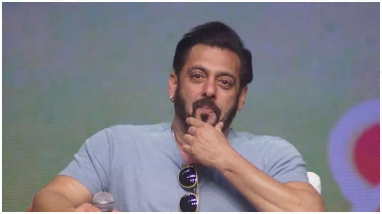 ‘ಸಲ್ಲುಗೆ ವಯಸ್ಸಾಯ್ತು’; ಕುರ್ಚಿಯಿಂದ ಎದ್ದೇಳಲು ಕಷ್ಟಪಟ್ಟ ಸಲ್ಮಾನ್ ಖಾನ್ ‘ಸಲ್ಲುಗೆ ವಯಸ್ಸಾಯ್ತು’; ಕುರ್ಚಿಯಿಂದ ಎದ್ದೇಳಲು ಕಷ್ಟಪಟ್ಟ ಸಲ್ಮಾನ್ ಖಾನ್