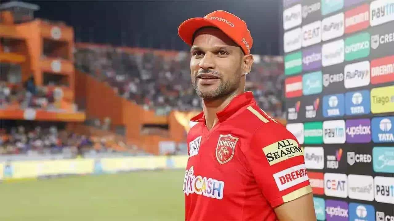 ಟೀಮ್ ಇಂಡಿಯಾದ ಎಡಗೈ ದಾಂಡಿಗ ಶಿಖರ್ ಧವನ್ (Shikhar Dhawan) ಅಂತಾರಾಷ್ಟ್ರೀಯ ಕ್ರಿಕೆಟ್ಗೆ ನಿವೃತ್ತಿ ಘೋಷಿಸಿದ್ದಾರೆ. ಆಗಸ್ಟ್ 24 ರಂದು ಸೋಷಿಯಲ್ ಮೀಡಿಯಾ ಮೂಲಕ ಇಂಟರ್ನ್ಯಾಷನಲ್ ಕ್ರಿಕೆಟ್ ಹಾಗೂ ಡೊಮೆಸ್ಟಿಕ್ ಕ್ರಿಕೆಟ್ಗೆ ವಿದಾಯ ಹೇಳುತ್ತಿರುವುದಾಗಿ ಧವನ್ ತಿಳಿಸಿದ್ದಾರೆ.