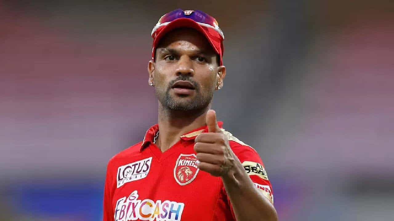 ಪಂಜಾಬ್ ಕಿಂಗ್ಸ್ ತಂಡದ ನಾಯಕ ಶಿಖರ್ ಧವನ್ ಇಂಡಿಯನ್ ಪ್ರೀಮಿಯರ್ ಲೀಗ್ಗೆ ಗುಡ್ ಬೈ ಹೇಳಿದ್ದಾರೆ. ಕೆಲ ದಿನಗಳ ಹಿಂದೆಯಷ್ಟೇ ಅಂತಾರಾಷ್ಟ್ರೀಯ ಕ್ರಿಕೆಟ್ಗೆ ಧವನ್ ವಿದಾಯ ಹೇಳಿದ್ದರು. ಇದಾಗ್ಯೂ ಅವರು ಐಪಿಎಲ್ನಲ್ಲಿ ಕಾಣಿಸಿಕೊಳ್ಳಲಿದ್ದಾರೆ ಎನ್ನಲಾಗಿತ್ತು. ಆದರೀಗ ಇಂಡಿಯನ್ ಪ್ರೀಮಿಯರ್ ಲೀಗ್ಗೂ ಶಿಖರ್ ಧವನ್ ವಿದಾಯ ಹೇಳಿರುವುದು ಖಚಿತವಾಗಿದೆ.