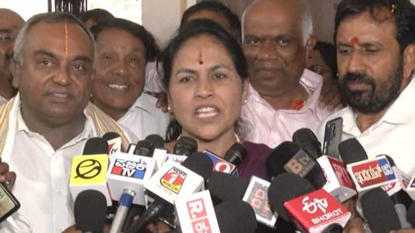 ಬಿ ನಾಗೇಂದ್ರ ಸಣ್ಣ ಮೀನು: ಸಿದ್ದರಾಮಯ್ಯ, ಡಿಕೆ ಶಿವಕುಮಾರ್ ತಿಮಿಂಗಿಲು ಎಂದ ಶೋಭಾ ಕರಂದ್ಲಾಜೆ