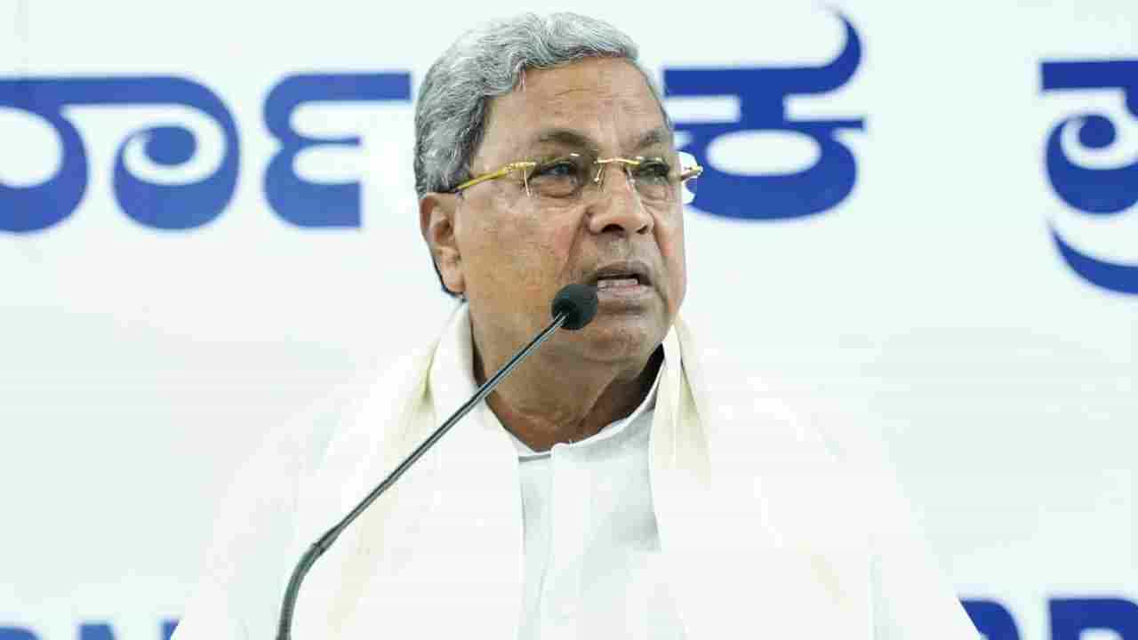 ರಾಜಕೀಯವಾಗಿ ನನ್ನನ್ನು ಮುಗಿಸಿಬಿಟ್ರೆ, ಇಡೀ ಕಾಂಗ್ರೆಸ್ ಪಕ್ಷವನ್ನೇ ಮುಗಿಸಬಹುದು ಎಂಬ ಭ್ರಮೆಯಲ್ಲಿದ್ದಾರೆ - ಸಿದ್ದರಾಮಯ್ಯ ರಾಜಕೀಯವಾಗಿ ನನ್ನನ್ನು ಮುಗಿಸಿಬಿಟ್ರೆ, ಇಡೀ ಕಾಂಗ್ರೆಸ್ ಪಕ್ಷವನ್ನೇ ಮುಗಿಸಬಹುದು ಎಂಬ ಭ್ರಮೆಯಲ್ಲಿದ್ದಾರೆ - ಸಿದ್ದರಾಮಯ್ಯ