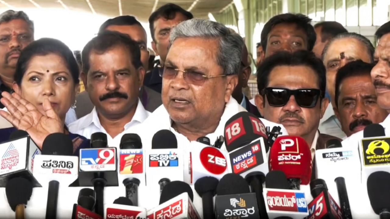 ಸಿಎಂ ವಿರುದ್ಧ ಪ್ರಾಸಿಕ್ಯೂಷನ್ಗೆ ಅನುಮತಿ: ರಾಜ್ಯ ಸರ್ಕಾರದ ನಡೆ ಏನೆಂಬುದು ಸಂಜೆ ಪ್ರಕಟ ಸಿಎಂ ವಿರುದ್ಧ ಪ್ರಾಸಿಕ್ಯೂಷನ್ಗೆ ಅನುಮತಿ: ರಾಜ್ಯ ಸರ್ಕಾರದ ನಡೆ ಏನೆಂಬುದು ಸಂಜೆ ಪ್ರಕಟ