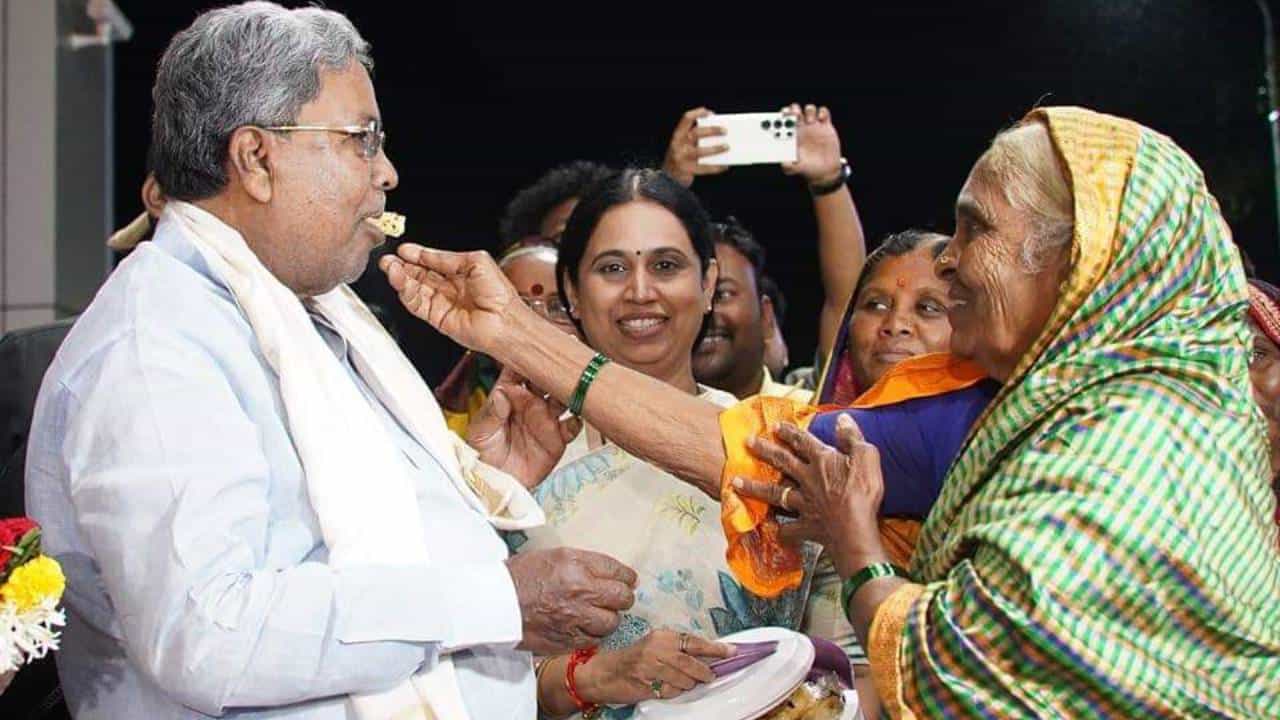 ಗೃಹಲಕ್ಷ್ಮಿ ಹಣದಲ್ಲಿ ಊಟ ಹಾಕಿಸಿದ್ದ ಅಜ್ಜಿಯನ್ನು ಭೇಟಿಯಾದ ಸಿಎಂ: ಅಕ್ಕಾತಾಯಿ ಬೇಡಿಕೆ ಇಟ್ಟಿದ್ದೇನು ಗೊತ್ತಾ? ಗೃಹಲಕ್ಷ್ಮಿ ಹಣದಲ್ಲಿ ಊಟ ಹಾಕಿಸಿದ್ದ ಅಜ್ಜಿಯನ್ನು ಭೇಟಿಯಾದ ಸಿಎಂ: ಅಕ್ಕಾತಾಯಿ ಬೇಡಿಕೆ ಇಟ್ಟಿದ್ದೇನು ಗೊತ್ತಾ?