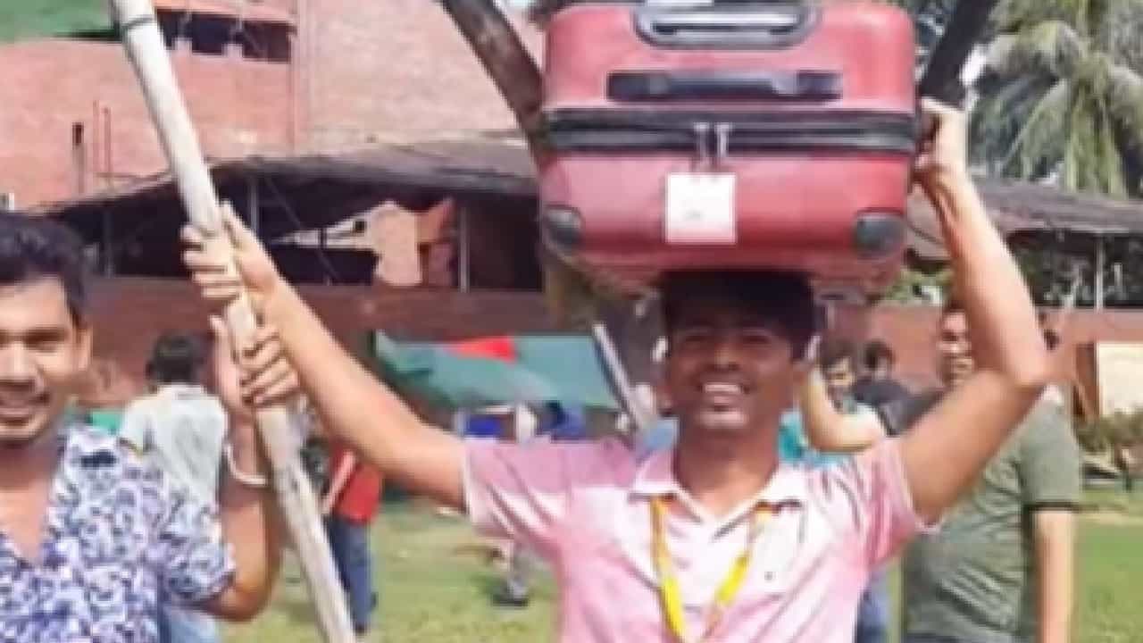 Viral Video: ಶೇಖ್ ಹಸೀನಾ ಪರಾರಿಯಾಗುತ್ತಿದ್ದಂತೆ ಪ್ರಧಾನಿ ನಿವಾಸದಲ್ಲಿ ಶಾಪಿಂಗ್ ಮಾಡಿದ ಜನ! Viral Video: ಶೇಖ್ ಹಸೀನಾ ಪರಾರಿಯಾಗುತ್ತಿದ್ದಂತೆ ಪ್ರಧಾನಿ ನಿವಾಸದಲ್ಲಿ ಶಾಪಿಂಗ್ ಮಾಡಿದ ಜನ!