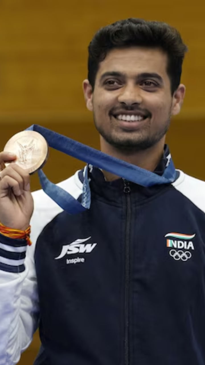 ಭಾರತದ ಶೂಟರ್‌ಗಳು ಈ ಹಿಂದೆ ಒಲಿಂಪಿಕ್ಸ್‌ನಲ್ಲಿ ಪದಕಗಳನ್ನು ಗೆದ್ದಿದ್ದಾರೆ. ಆದರೆ ಮೊದಲ ಬಾರಿಗೆ ಶೂಟಿಂಗ್‌ನ 50 ಮೀಟರ್ ರೈಫಲ್ ತ್ರೀ ಪೊಸಿಷನ್‌ನಲ್ಲಿ ಭಾರತದ ಸ್ವಪ್ನಿಲ್ ಕುಸಾಲೆ ಕಂಚಿನ ಪದಕ ಗೆಲ್ಲುವಲ್ಲಿ ಯಶಸ್ವಿಯಾದರು.