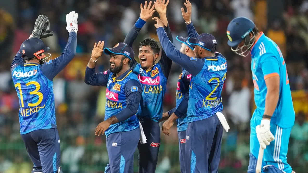 IND vs SL: ವಾವ್.. ವಾವ್.. ವಾಂಡರ್ಸೆ..! ಟೀಂ ಇಂಡಿಯಾ ವಿರುದ್ಧ ಶ್ರೀಲಂಕಾಕ್ಕೆ ಅರ್ಹ ಗೆಲುವು IND vs SL: ವಾವ್.. ವಾವ್.. ವಾಂಡರ್ಸೆ..! ಟೀಂ ಇಂಡಿಯಾ ವಿರುದ್ಧ ಶ್ರೀಲಂಕಾಕ್ಕೆ ಅರ್ಹ ಗೆಲುವು