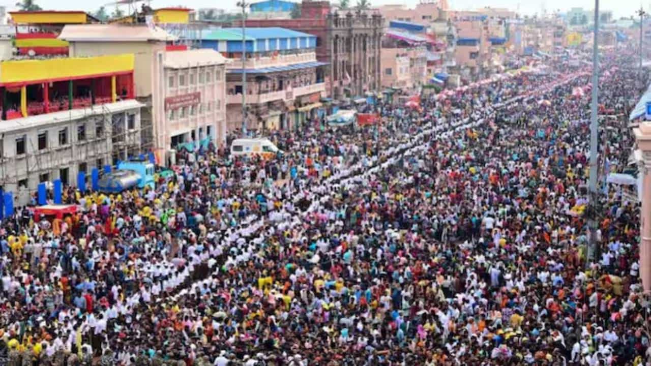 ಬಿಹಾರ: ಸಿದ್ದೇಶ್ವರನಾಥ ಮಂದಿರದಲ್ಲಿ ಕಾಲ್ತುಳಿತ, 7 ಭಕ್ತರ ಸಾವು ಬಿಹಾರ: ಸಿದ್ದೇಶ್ವರನಾಥ ಮಂದಿರದಲ್ಲಿ ಕಾಲ್ತುಳಿತ, 7 ಭಕ್ತರ ಸಾವು