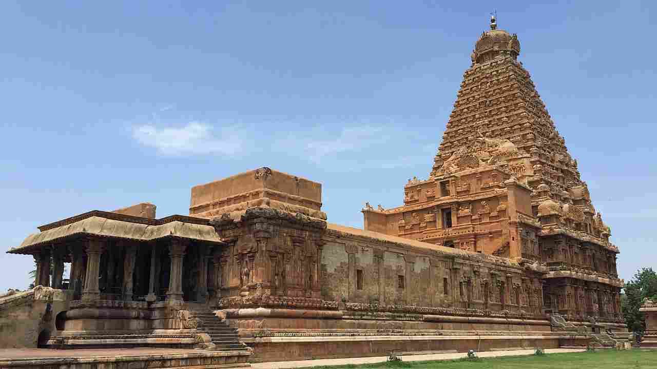 Thanjavur Brihadeeswara Temple: ಸಾವಿರ ವರ್ಷಗಳಷ್ಟು ಹಳೆಯ ಈ ದೇವಾಲಯದಲ್ಲಿ ಅಡಗಿದೆ ಊಹಿಸಲೂ ಆಗದಷ್ಟು ವಿಸ್ಮಯ