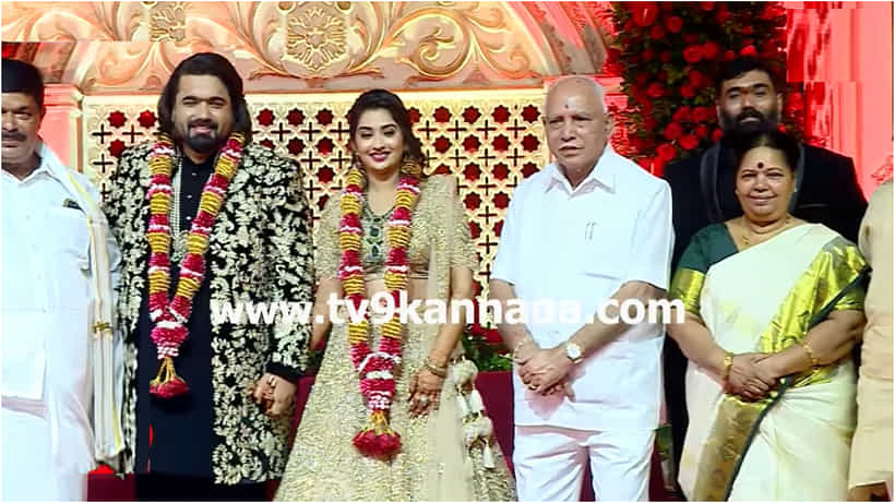 ಸೋನಲ್-ತರುಣ್ ಸುಧೀರ್ ಅದ್ದೂರಿ ರಿಸೆಪ್ಷನ್: ಆಶೀರ್ವಾದ ಮಾಡಿದ ಬಿ.ಎಸ್. ಯಡಿಯೂರಪ್ಪ
