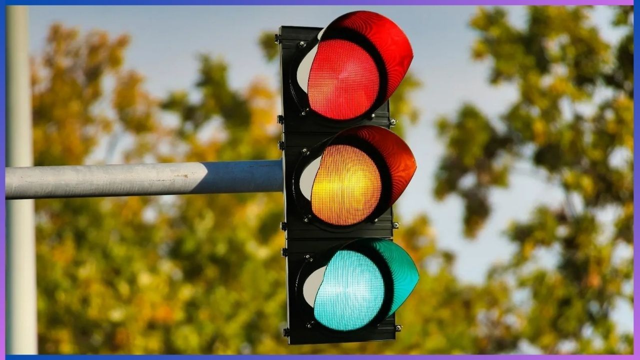 Traffic Lights: ಟ್ರಾಫಿಕ್‌ ಸಿಗ್ನಲ್‌ ಲೈಟ್‌ಗೆ ಸೇರ್ಪಡೆಯಾಗಲಿದೆ ‌ ನಾಲ್ಕನೇ ಬಣ್ಣ, ಆ ಬಣ್ಣ ಯಾವುದು ಗೊತ್ತಾ?