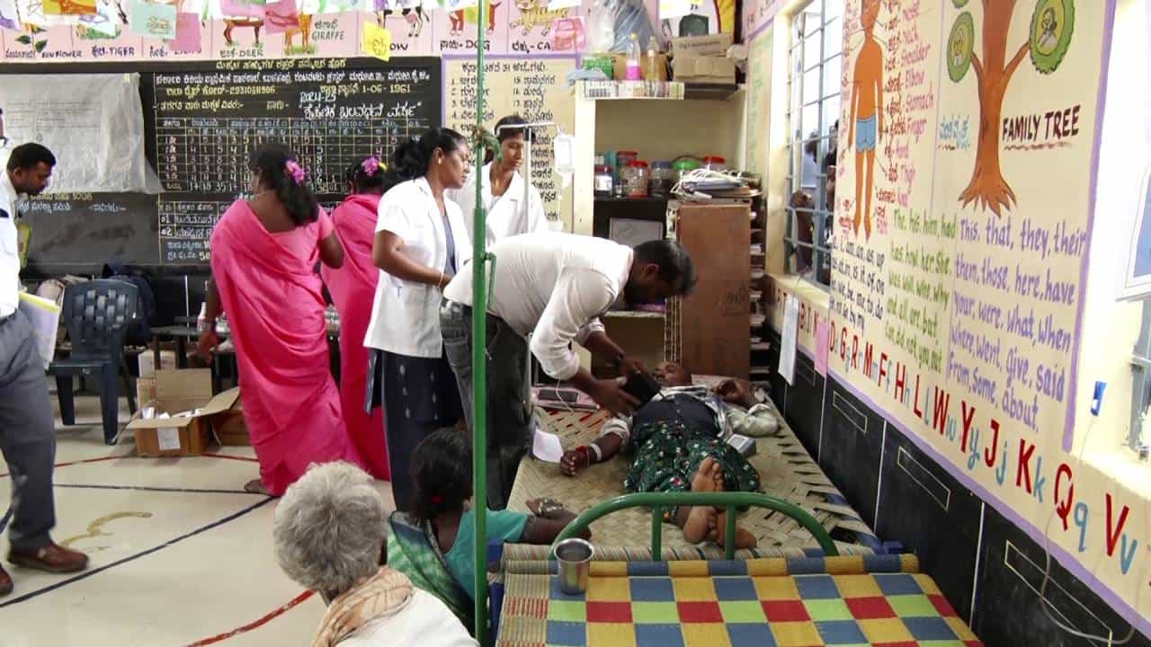 ತುಮಕೂರು: ಬುಳಸಂದ್ರ ಗ್ರಾಮದಲ್ಲಿ ವಾಂತಿ ಭೇದಿಯಿಂದ ಮೂವರು ಸಾವು ತುಮಕೂರು: ಬುಳಸಂದ್ರ ಗ್ರಾಮದಲ್ಲಿ ವಾಂತಿ ಭೇದಿಯಿಂದ ಮೂವರು ಸಾವು
