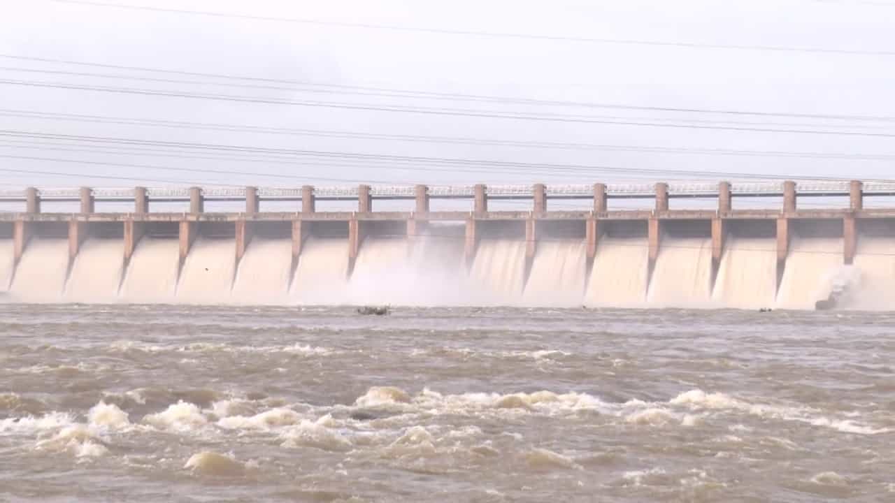 ತುಂಗಭದ್ರಾ ಜಲಾಶಯದ ಬಗ್ಗೆ ನಾಳೆ ಶುಭ ಸುದ್ದಿ ಕೊಡುತ್ತೇನೆ ಎಂದ ಡ್ಯಾಂ ತಜ್ಞ ಕನ್ನಯ್ಯ ನಾಯ್ಡು ತುಂಗಭದ್ರಾ ಜಲಾಶಯದ ಬಗ್ಗೆ ನಾಳೆ ಶುಭ ಸುದ್ದಿ ಕೊಡುತ್ತೇನೆ ಎಂದ ಡ್ಯಾಂ ತಜ್ಞ ಕನ್ನಯ್ಯ ನಾಯ್ಡು