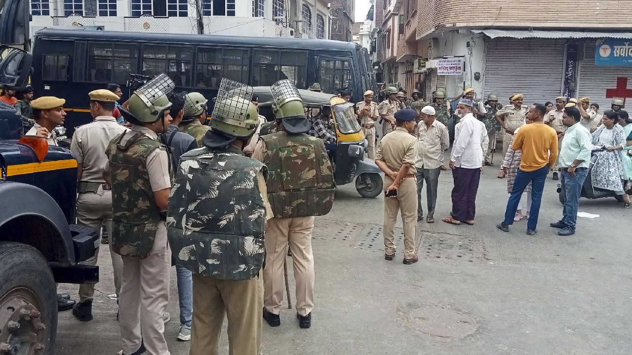 Udaipur stabbing: ಉದಯಪುರದಲ್ಲಿ ಚಾಕು ಇರಿತದಿಂದ ಗಾಯಗೊಂಡಿದ್ದ ವಿದ್ಯಾರ್ಥಿ ಸಾವು; ರಾಜಸ್ಥಾನದಲ್ಲಿ ಪರಿಸ್ಥಿತಿ ಮತ್ತಷ್ಟು ಉದ್ವಿಘ್ನ Udaipur stabbing: ಉದಯಪುರದಲ್ಲಿ ಚಾಕು ಇರಿತದಿಂದ ಗಾಯಗೊಂಡಿದ್ದ ವಿದ್ಯಾರ್ಥಿ ಸಾವು; ರಾಜಸ್ಥಾನದಲ್ಲಿ ಪರಿಸ್ಥಿತಿ ಮತ್ತಷ್ಟು ಉದ್ವಿಘ್ನ