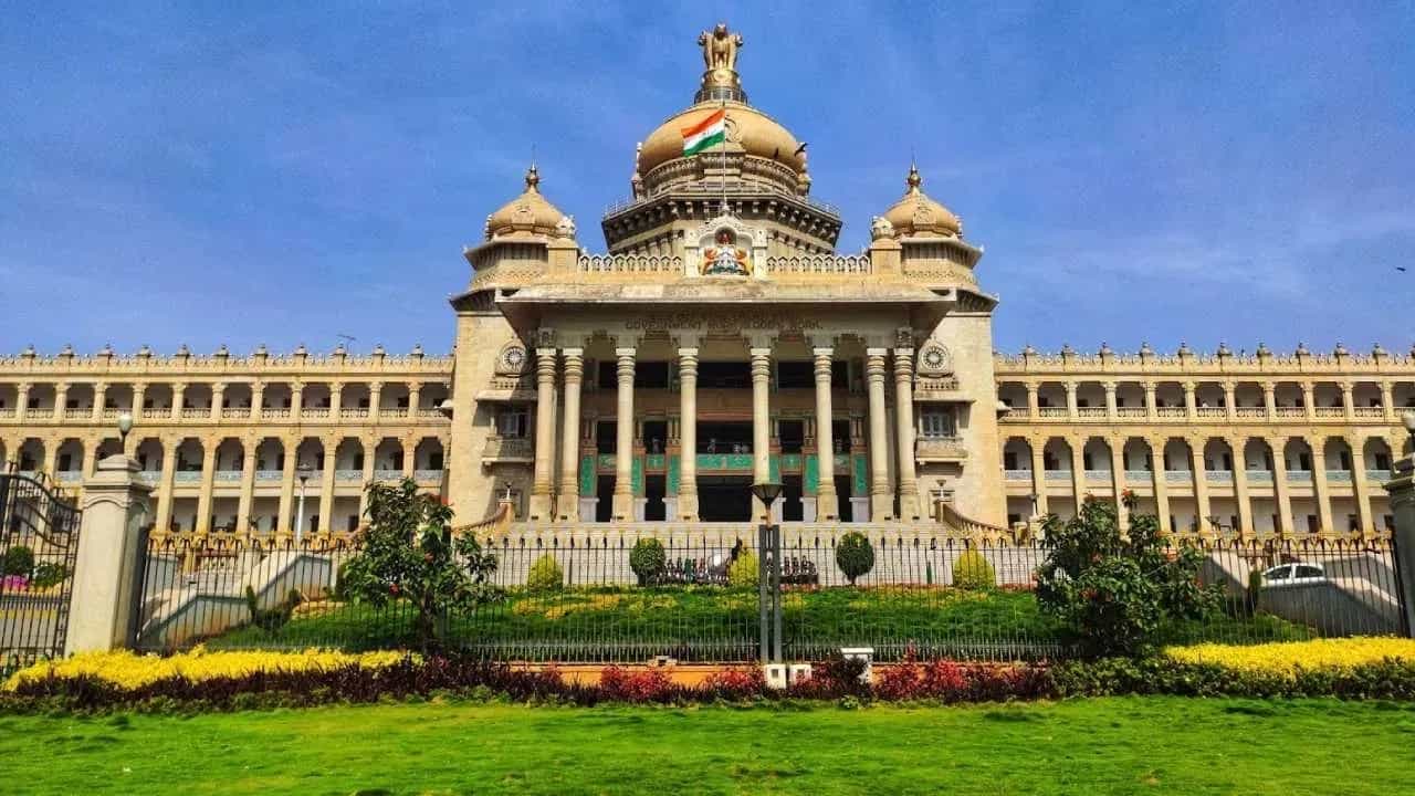 ಅಕ್ರಮ ಹಣ ವರ್ಗಾವಣೆ: ರಾಷ್ಟ್ರೀಕೃತ ಬ್ಯಾಂಕ್ಗಳ ಸರ್ಕಾರಿ ಖಾತೆ ಕ್ಲೋಸ್ಗೆ ಸೂಚನೆ ಅಕ್ರಮ ಹಣ ವರ್ಗಾವಣೆ: ರಾಷ್ಟ್ರೀಕೃತ ಬ್ಯಾಂಕ್ಗಳ ಸರ್ಕಾರಿ ಖಾತೆ ಕ್ಲೋಸ್ಗೆ ಸೂಚನೆ