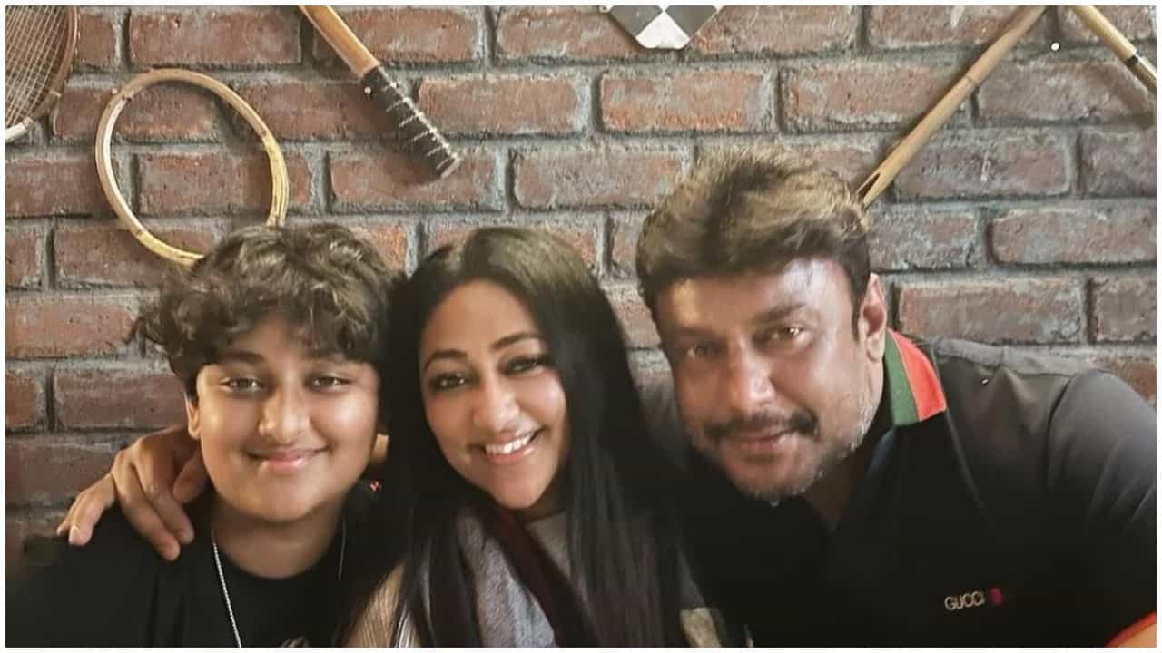 ಬಳ್ಳಾರಿ ಜೈಲಿಗೆ ದರ್ಶನ್ ಶಿಫ್ಟ್ ಆಗುವುದರಿಂದ ವಿಜಯಲಕ್ಷ್ಮೀಗೆ ಟೆನ್ಷನ್ ಬಳ್ಳಾರಿ ಜೈಲಿಗೆ ದರ್ಶನ್ ಶಿಫ್ಟ್ ಆಗುವುದರಿಂದ ವಿಜಯಲಕ್ಷ್ಮೀಗೆ ಟೆನ್ಷನ್