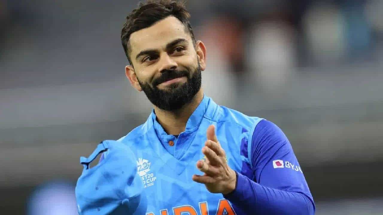 Virat Kohli: ವಿರಾಟ್ ಕೊಹ್ಲಿ ಅಂತಾರಾಷ್ಟ್ರೀಯ ಕ್ರಿಕೆಟ್ ಕೆರಿಯರ್ ಆರಂಭಿಸಿ ಇಂದಿಗೆ 16 ವರ್ಷಗಳು ತುಂಬಿವೆ. 2008, ಆಗಸ್ಟ್ 18 ರಂದು ದಂಬುಲ್ಲಾದ ರಂಗಿರಿ ಅಂತಾರಾಷ್ಟ್ರೀಯ ಸ್ಟೇಡಿಯಂನಲ್ಲಿ ನಡೆದ ಶ್ರೀಲಂಕಾ ವಿರುದ್ಧದ ಏಕದಿನ ಪಂದ್ಯದಲ್ಲಿ ಕಣಕ್ಕಿಳಿಯುವ ಮೂಲಕ ಕಿಂಗ್ ಕೊಹ್ಲಿ ತಮ್ಮ ಅಂತಾರಾಷ್ಟ್ರೀಯ ವೃತ್ತಿಜೀವನ ಆರಂಭಿಸಿದ್ದರು.