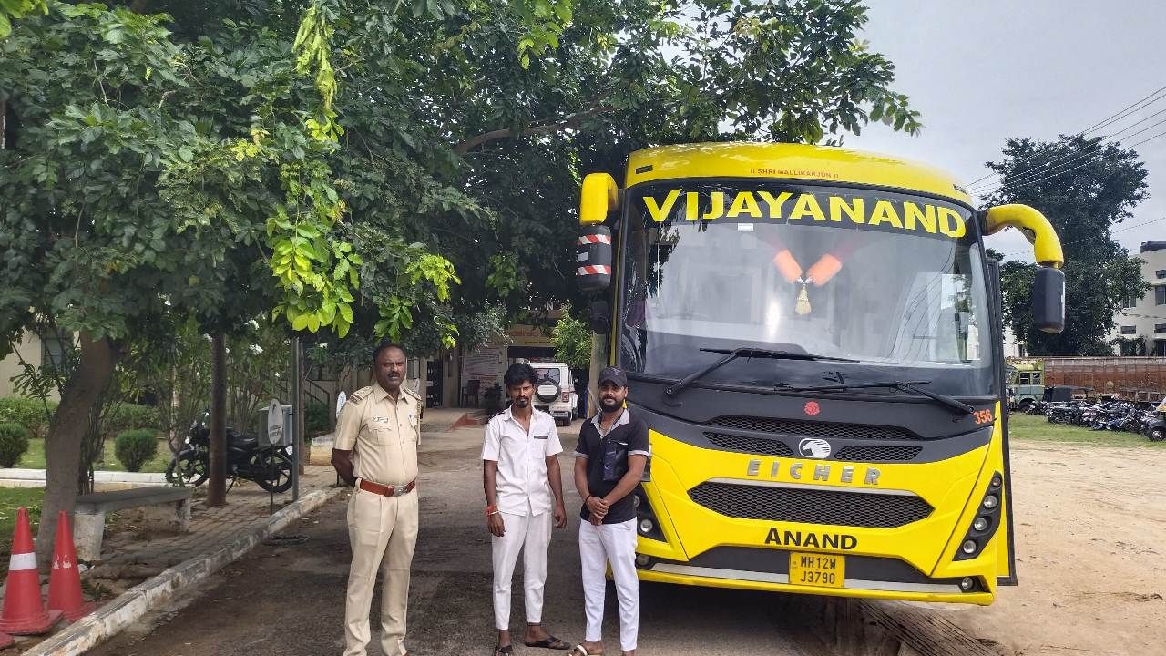 ಮೈಸೂರು-ಬೆಂಗಳೂರು ಹೆದ್ದಾರಿಯಲ್ಲಿ ಹುಚ್ಚಾಟ ಮೆರೆದ ಖಾಸಗಿ ಬಸ್​ ಚಾಲಕರ ಬಂಧನ ; ವಿಡಿಯೋ ವೈರಲ್