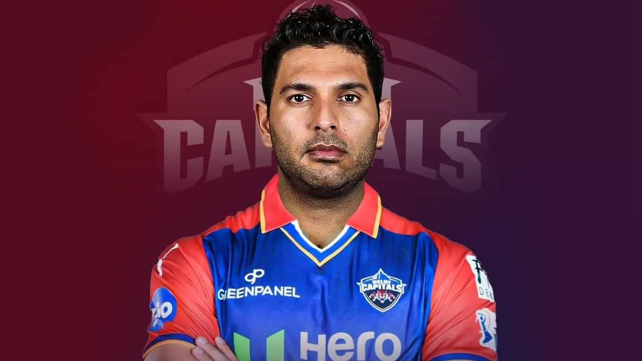 ಟೀಮ್ ಇಂಡಿಯಾದ ಮಾಜಿ ಆಲ್ರೌಂಡರ್ ಯುವರಾಜ್ ಸಿಂಗ್ (Yuvraj Singh) ಐಪಿಎಲ್ನಲ್ಲಿ (IPL 2025) ಹೊಸ ಇನಿಂಗ್ಸ್ ಆರಂಭಿಸಲಿದ್ದಾರೆ. ಅದು ಸಹ ಡೆಲ್ಲಿ ಕ್ಯಾಪಿಟಲ್ಸ್ ತಂಡದೊಂದಿಗೆ ಎಂಬುದು ವಿಶೇಷ. ಅಂದರೆ ಐಪಿಎಲ್ 2025 ರಲ್ಲಿ ಯುವರಾಜ್ ಸಿಂಗ್ ಡೆಲ್ಲಿ ಕ್ಯಾಪಿಟಲ್ಸ್ ತಂಡದ ಮುಖ್ಯ ಕೋಚ್ ಆಗಿ ಕಾಣಿಸಿಕೊಳ್ಳಲಿದ್ದಾರೆ ಎಂದು ವರದಿಯಾಗಿದೆ.
