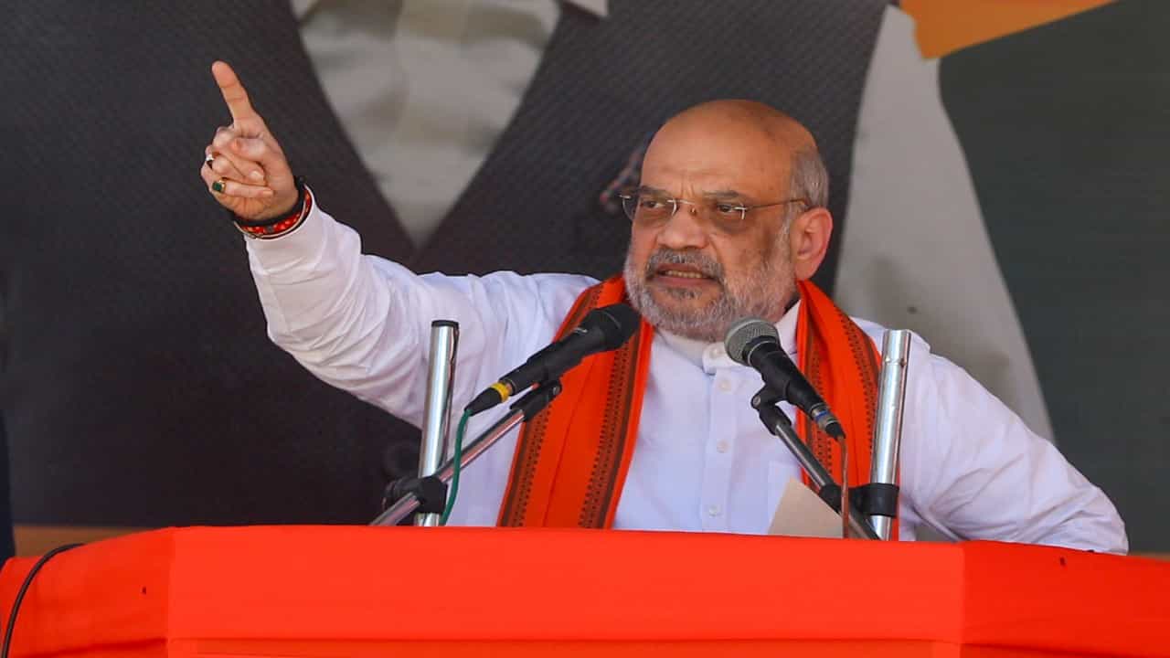 ರಾಹುಲ್ ಗಾಂಧಿ ಮತ್ತು ಕಾಂಗ್ರೆಸ್ ಜಮ್ಮು ಕಾಶ್ಮೀರವನ್ನು ಮತ್ತೆ ಭಯೋತ್ಪಾದನೆಗೆ ತಳ್ಳಲು ಬಯಸುತ್ತಿವೆ: ಅಮಿತ್ ಶಾ ರಾಹುಲ್ ಗಾಂಧಿ ಮತ್ತು ಕಾಂಗ್ರೆಸ್ ಜಮ್ಮು ಕಾಶ್ಮೀರವನ್ನು ಮತ್ತೆ ಭಯೋತ್ಪಾದನೆಗೆ ತಳ್ಳಲು ಬಯಸುತ್ತಿವೆ: ಅಮಿತ್ ಶಾ