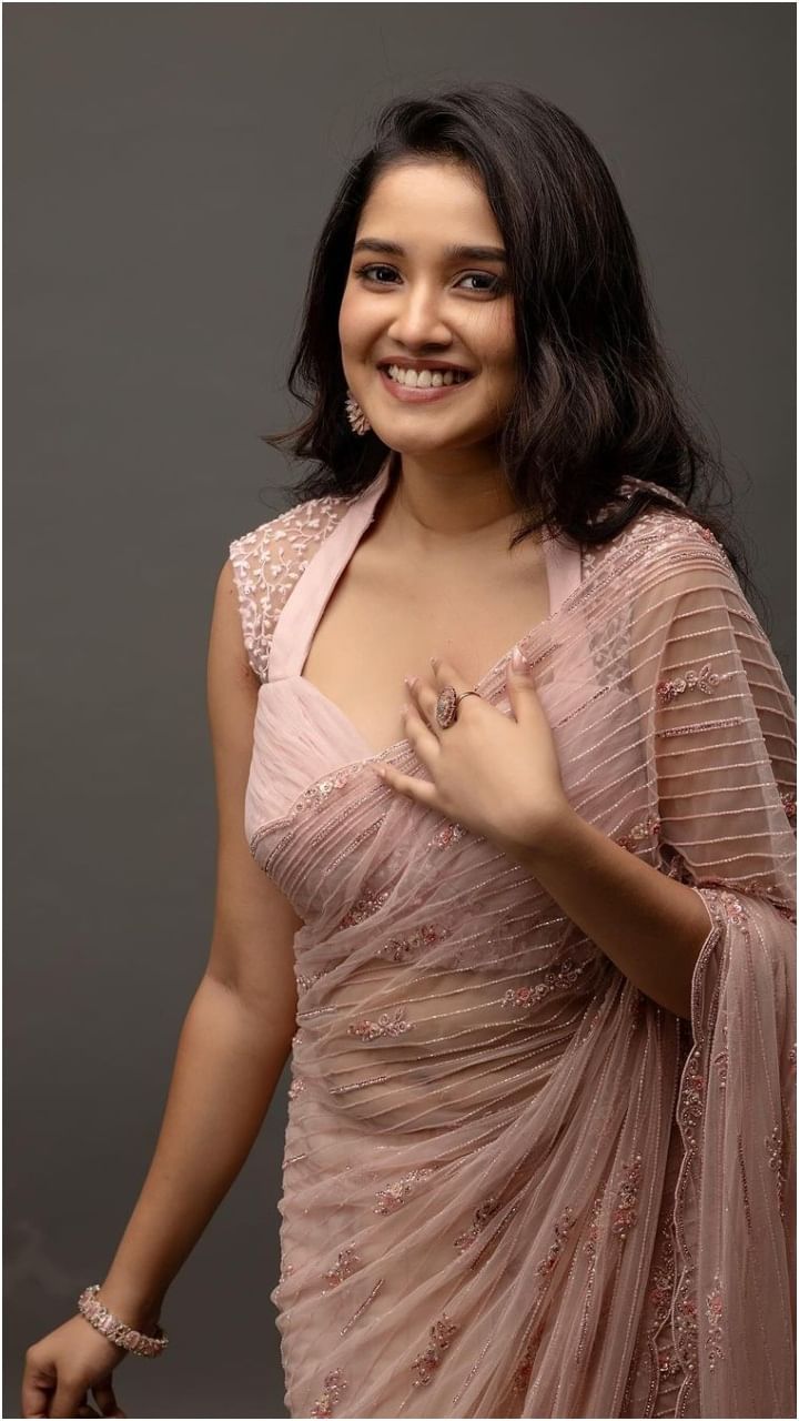 ಅನಿಖಾ ಸುರೇಂದ್ರ ಅವರ ನಗು ಅನೇಕರಿಗೆ ಇಷ್ಟ. ಅವರ ಹೊಸ ಫೋಟೋಗಳು ವೈರಲ್ ಆಗಿವೆ.